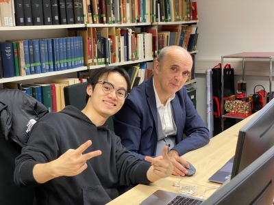 ALMATHON#2 2023: Jiufeng Li und Xavier Casassas Canals beim Programmieren "con alma".