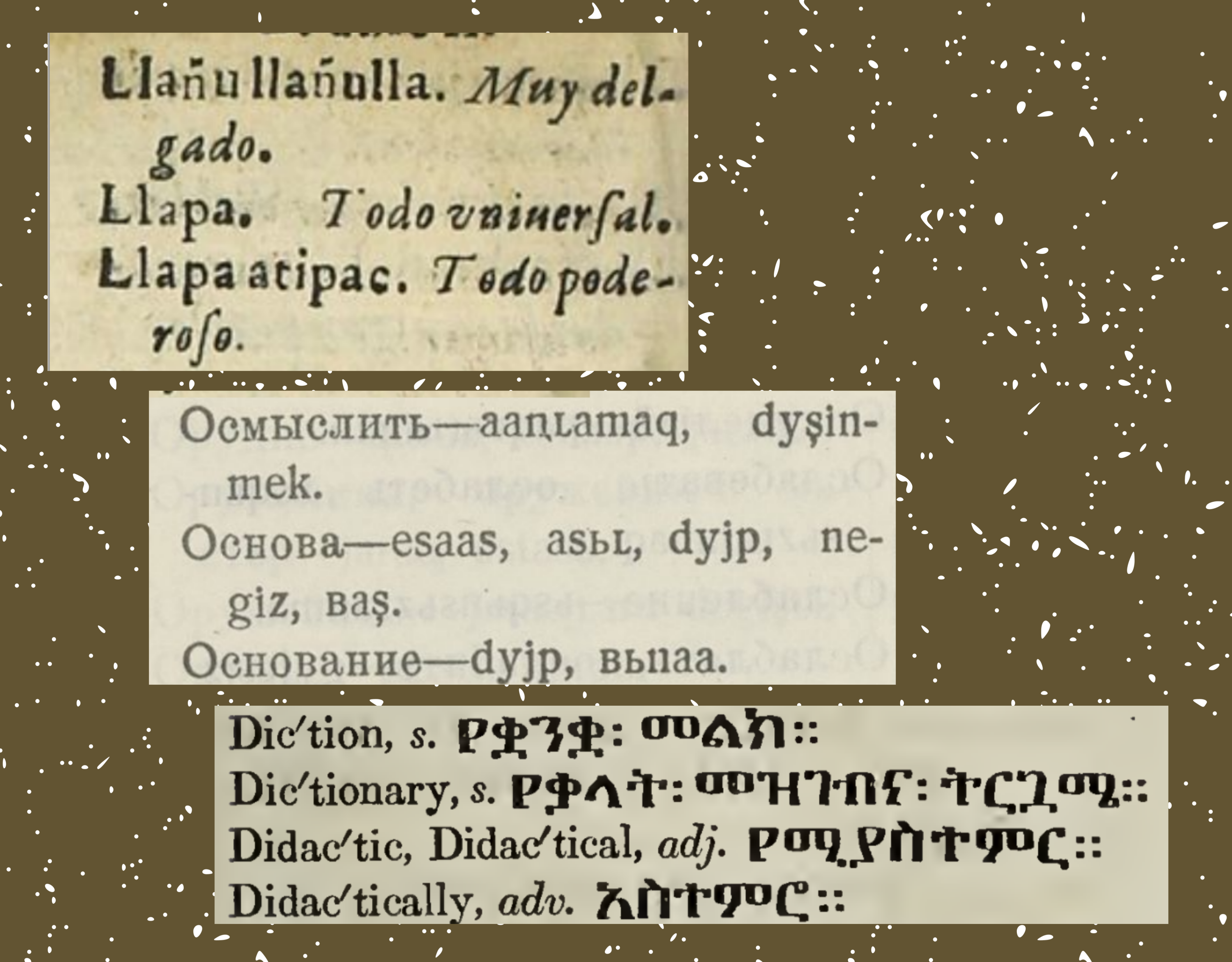 Drei Zettel mit unterschiedlichen Sprachschriften auf braunem Hintergrund.