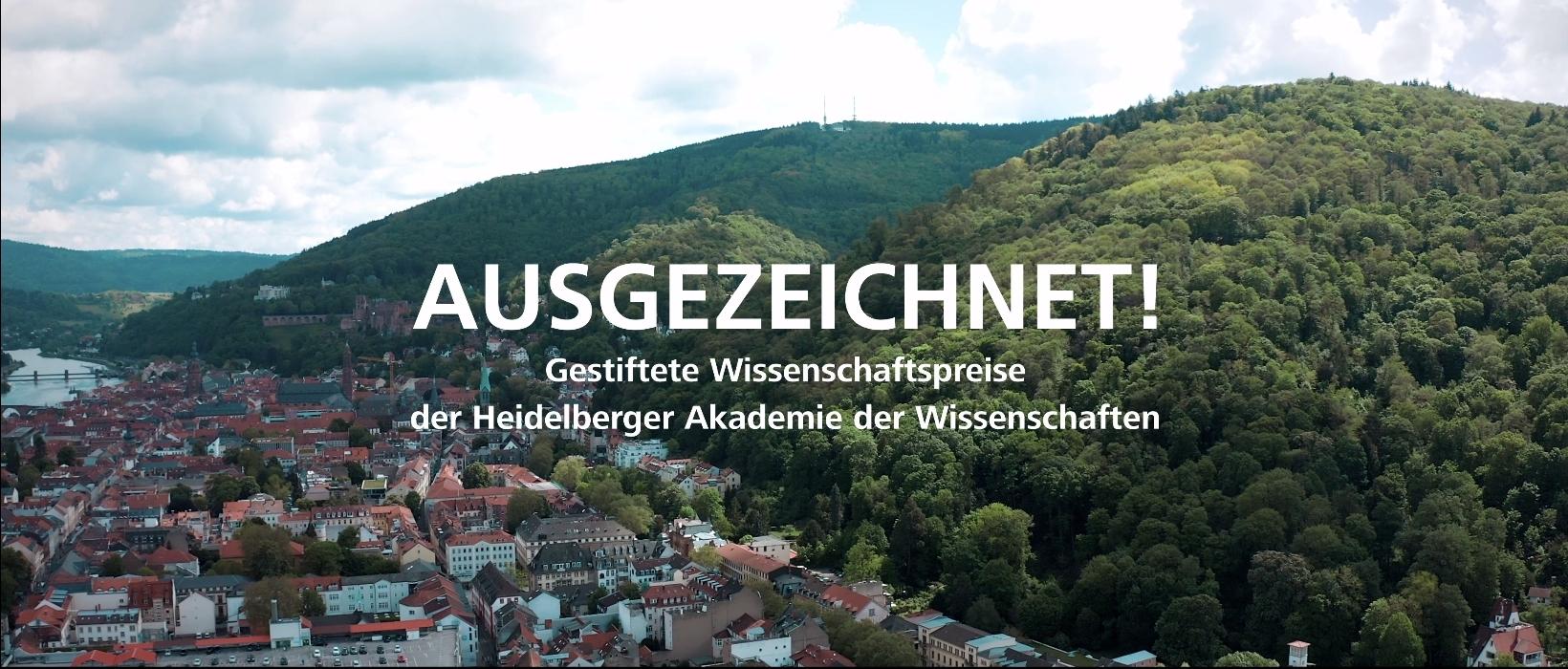 Titelbild des Films Ausgezeichnet Gestiftete Wissenschaftspreise der Heidelberger Akademie der Wissenschaften. Das Bild zeigt eine Luftaufnahme der Stadt Heidelberg mit bewaldeten Bergen, dem Neckar und Häusern. 