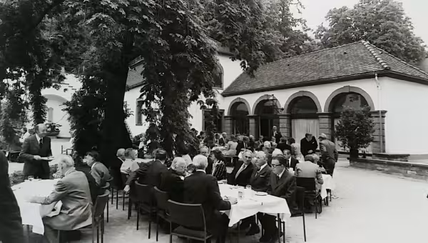 Veranstaltung_Innenhof der Akademie um 1960