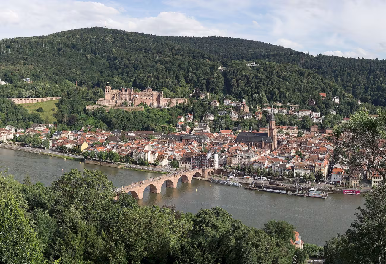 Heidelberg heute mit Blick auf die Altstadt und das Schloss