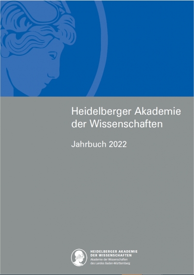 Silbergrauer Umschlag mit dem Schriftzug "Heidelberger Akademie der Wissenschaften - Jahrbuch 2022". Im oberen Drittel verläuft ein blaues Band mit dem angeschnittenen Athenekopf-Emblem links.