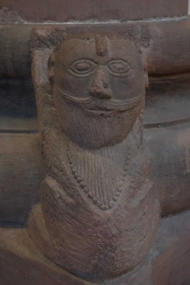 Skulptur eines bärtigen Fantasiewesens aus dem Kloster Alpirsbach