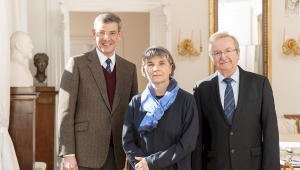 Gruppenbild des Vorstandes von vorne: links Lutz Gade, Mitte Sabine Dabringhaus und rechts Bernd Schneidmüller