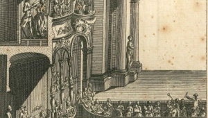 Barocke Zeichnung der Stuttgarter Oper, rechts ist ein Teil der Bühne zu sehen mit dem Orchester davor und Publikum. Links von der Bühne sind die Zuschauerränge abgebildet, auf denen edel gekleidete Damen und Herren stehen. Die Tribünen sind mit Schnitzereien und lebensgroßen Figuren verziert. Die Decke der Oper ist mit einem Wolkenmotiv dargestellt und erinnert an einen Himmel.