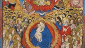 Heiligenmalerei. In der Mitte des Bildes ist Maria in einem blauen Umhang abgebildet, die Jesus als nackten Säugling auf dem Arm hält. Um sie herum ist ein goldener Ring, der mit Flammen umgeben ist. Um diesen Ring herum stehen zahlreiche heiligen Männer und Frauen mit jeweils einem goldenen Heiligenschein und blicken zu den beiden auf. Oben in der Bildmitte schwebt ein alter Mann, der womöglich Gott darstellen soll, mit Krone und Zepter und hält die Hand wie zum Segen über Maria und das Kind.