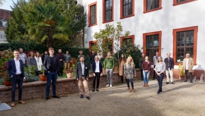 Gruppenbild der Teilnehmenden an der WIN Tagung 2021 im Hof des Akademiegebäudes