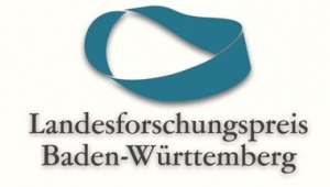 Blaues Band, das in einer Schlaufe liegt, darunter schwarze Schrift "Landesforschungspreis Baden-Württemberg