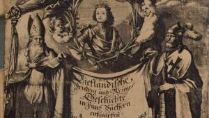 Titelvignette zu Christian Kelch mit dem auf einem Tuch gezeigten Titel: Liefländische Historia oder Kurtze Beschreibung der Denckwürdigsten Kriegs- und Friedens-Geschichte Esth-, Lief- und Lettlands, 1690. Das Tuch wird links von einem hohen Kirchenvertreter und rechts von einem Ritter mit Helm und Kreuz-Gewandt gehalten. Darüber schweben Engel, die ein Porträt eines gekrönten Mannes zeigen.