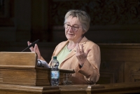 Foto von Ministerin Theresia Bauer während ihrer Rede bei der Jahresfeier 2022